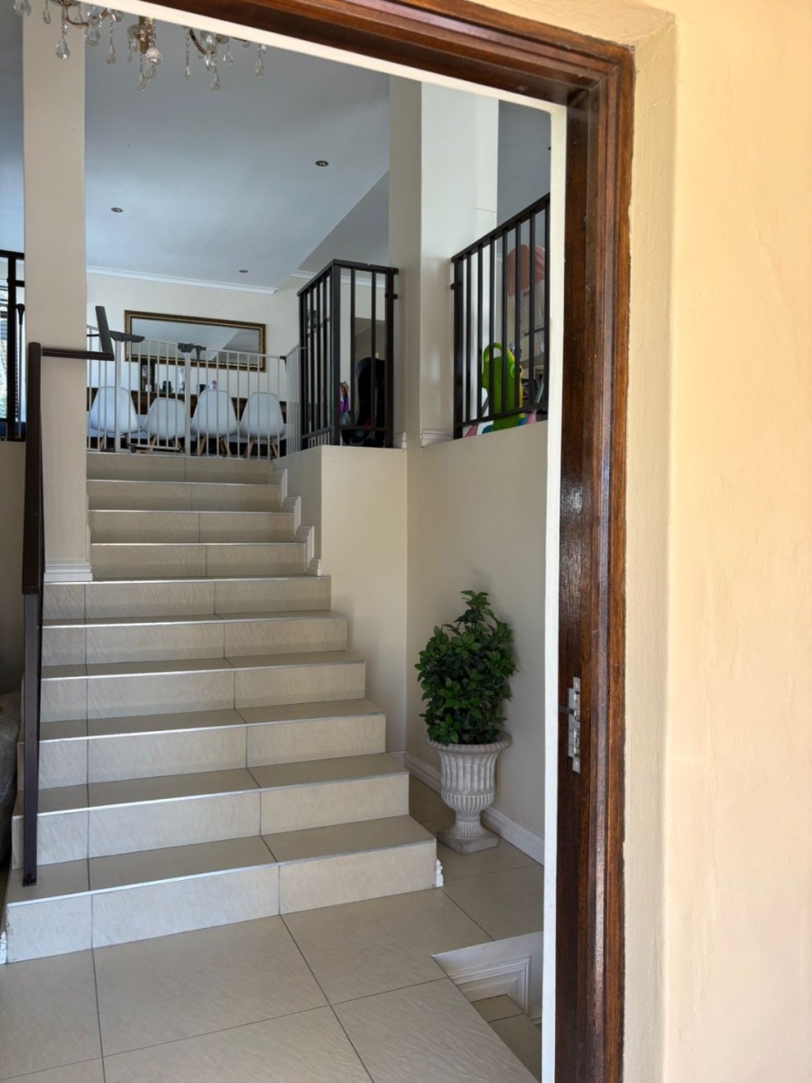 4 Bedroom Property for Sale in Flamingo Vlei Western Cape